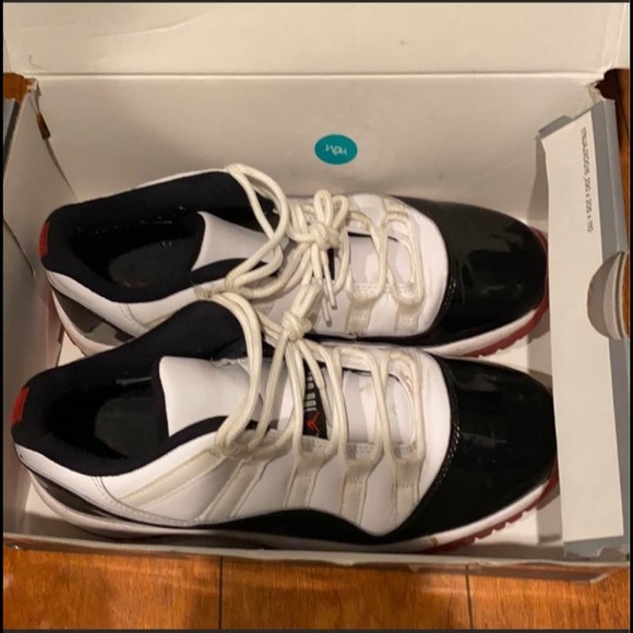 Jordan sneakers - Picture 2 of 3